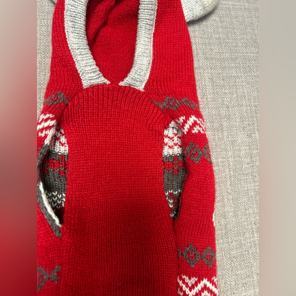 FRIENDS FOREVER Pet Small Red & White Reindeer Hoodie Sweater
#0919091 - Picture 9 of 11